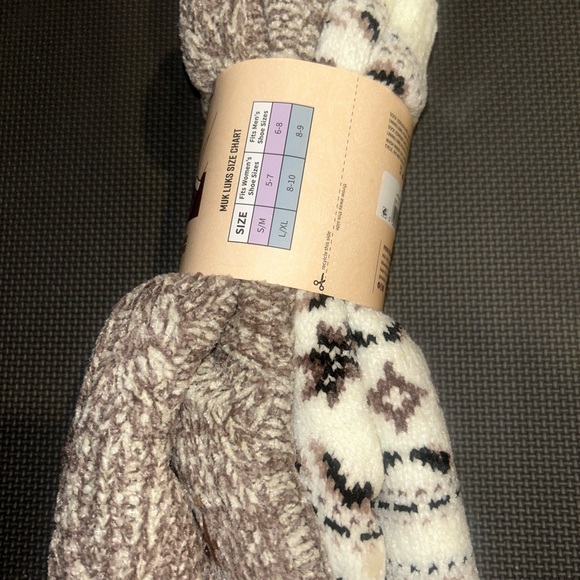 Muk Luks Cabin Socks - Brown - Picture 3 of 3